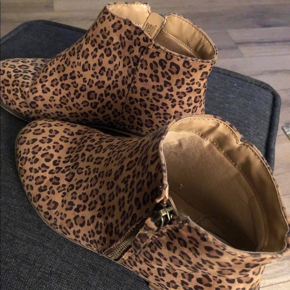 Ladies Leopard Booties - Picture 6 of 6